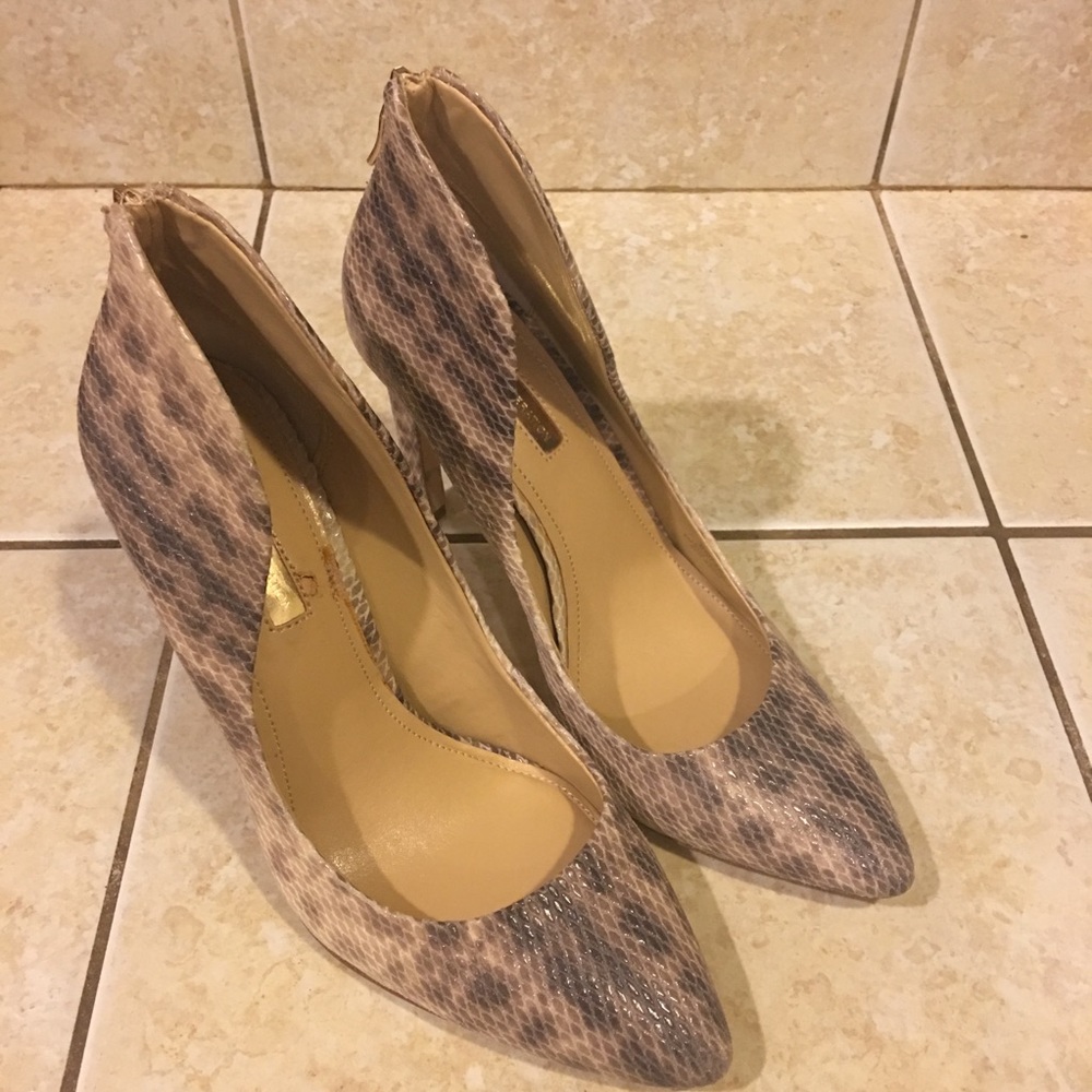 BCBG Conrad Snakeskin Pumps 7.5M